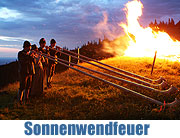Sonnwendfeuer; Bergfeuer und Johannifeuer überall in Bayern. ©Foto: Kampenwand: Hözelsperger